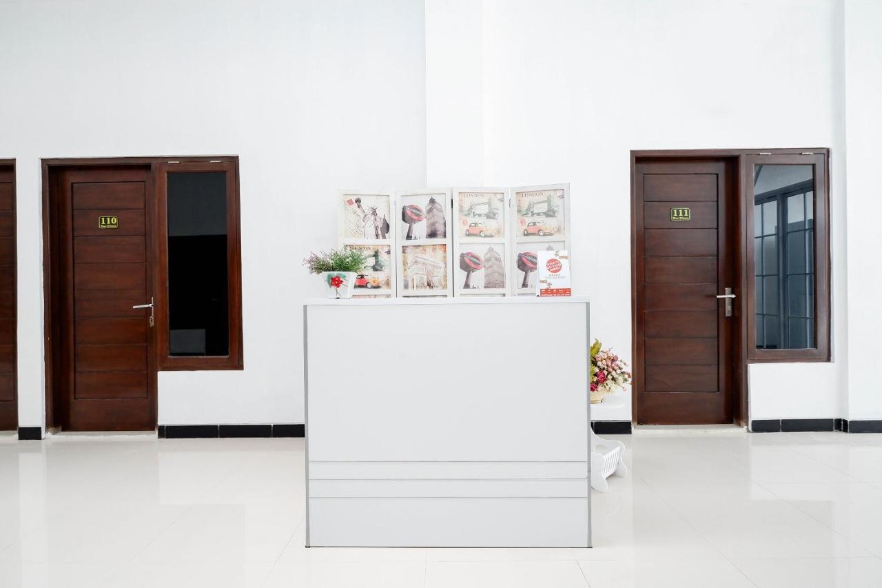 Oyo 1611 Four D'Home Surakarta  Luaran gambar