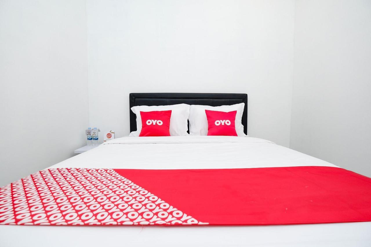 Oyo 1611 Four D'Home Surakarta  Luaran gambar