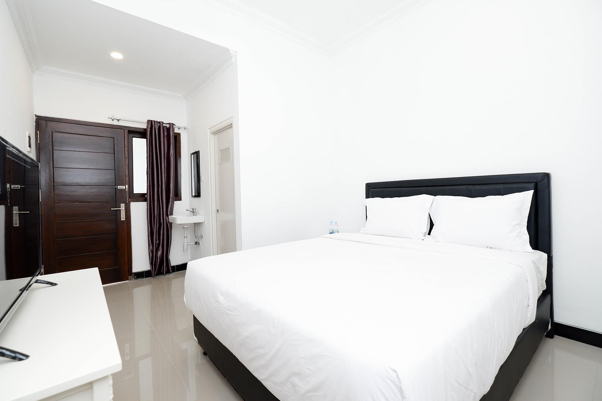 Oyo 1611 Four D'Home Surakarta  Luaran gambar