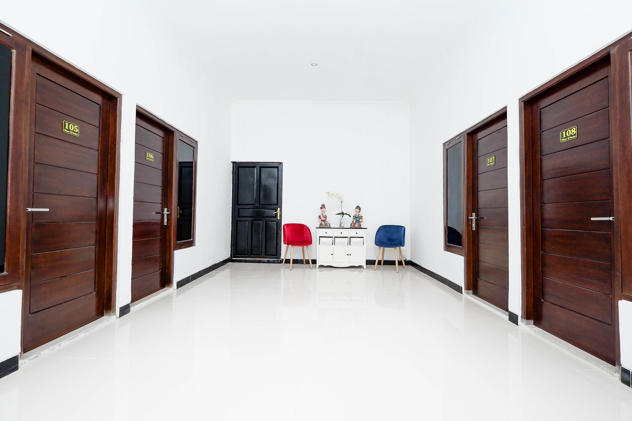 Oyo 1611 Four D'Home Surakarta  Luaran gambar