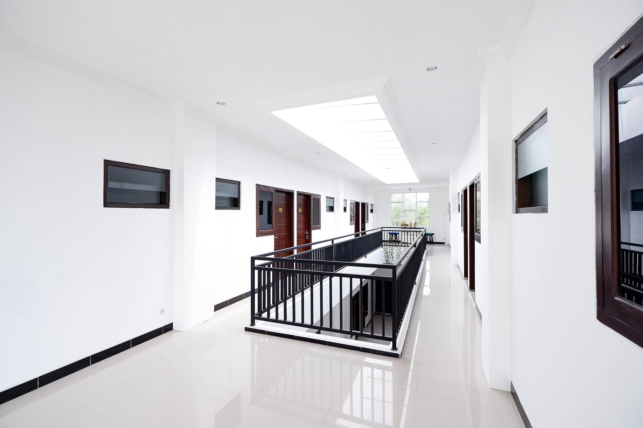 Oyo 1611 Four D'Home Surakarta  Luaran gambar