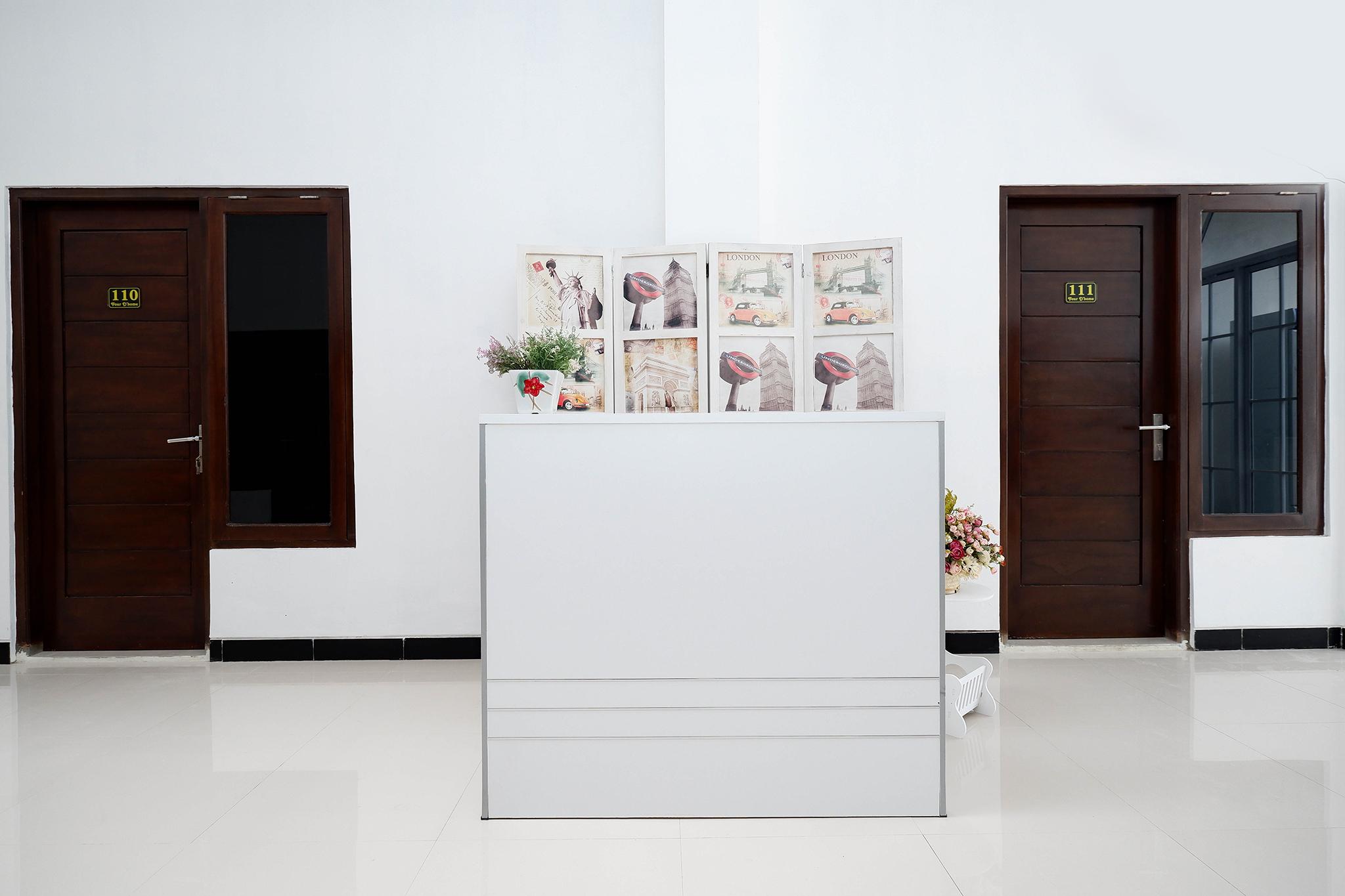 Oyo 1611 Four D'Home Surakarta  Luaran gambar
