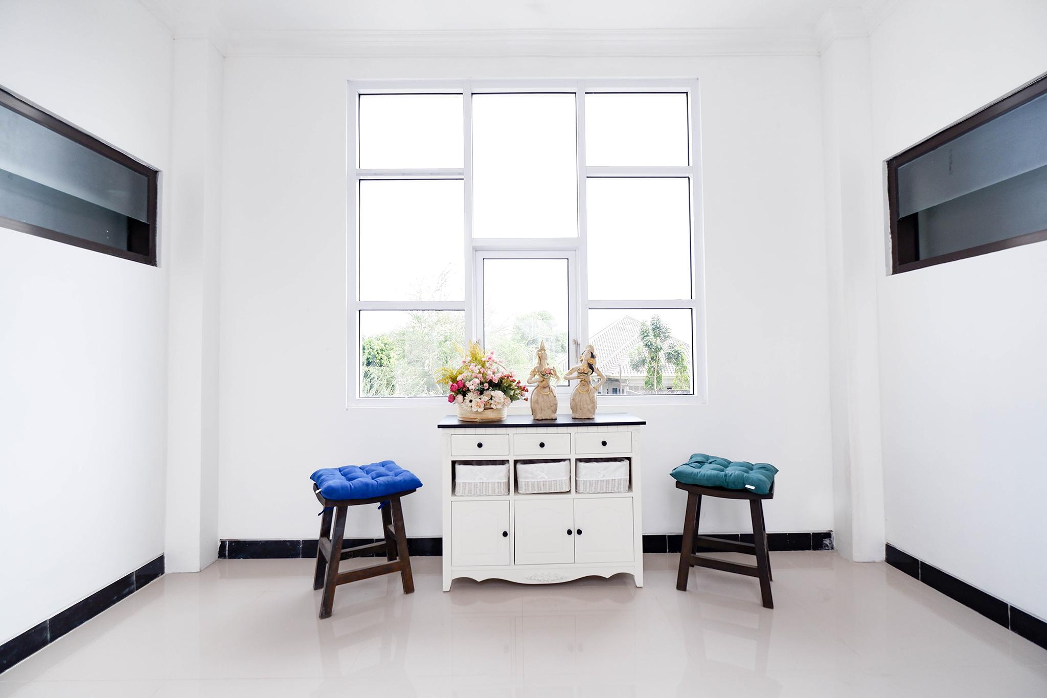 Oyo 1611 Four D'Home Surakarta  Luaran gambar