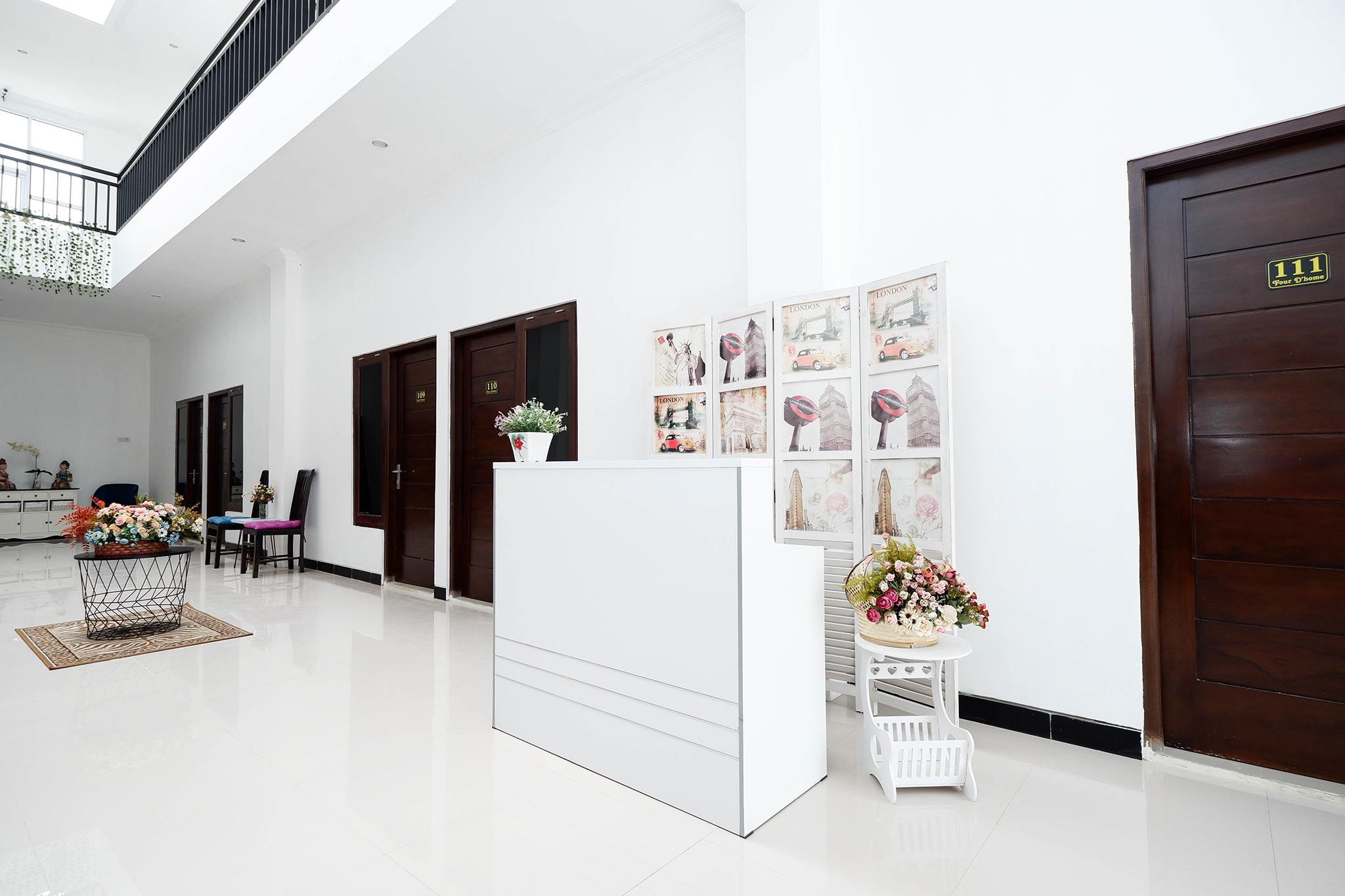 Oyo 1611 Four D'Home Surakarta  Luaran gambar