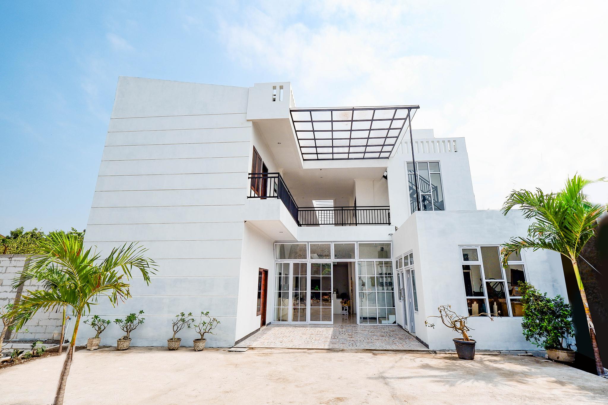 Oyo 1611 Four D'Home Surakarta  Luaran gambar