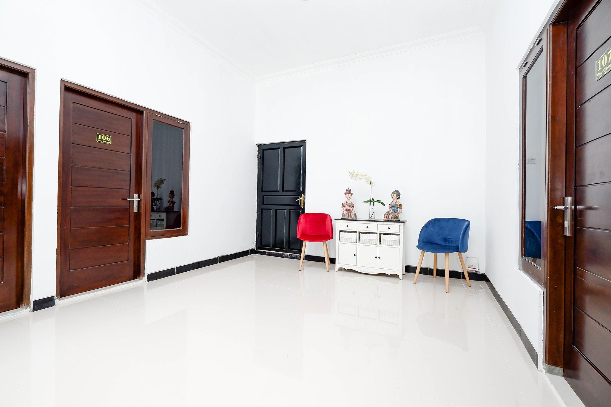 Oyo 1611 Four D'Home Surakarta  Luaran gambar